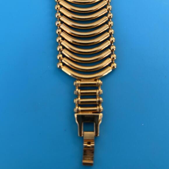 Geometric Concentric  Styled Gold Colored Bangle Band Watch - Picture 6 of 10